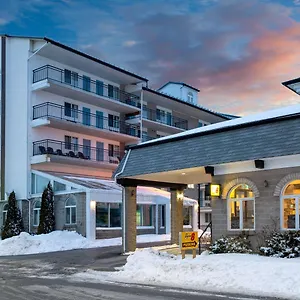 Отель Super 8 By Wyndham By The Falls
