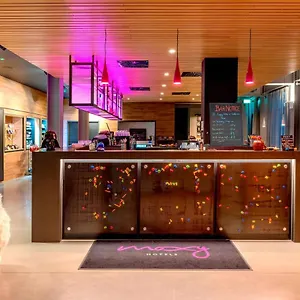 Отель Moxy Excel