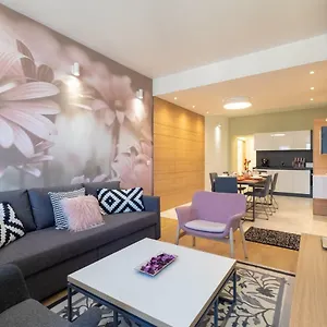 Vitosha Blvd Luxury 2-bedroom, 2-bathroom With Balcony , סופיה בולגריה