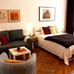 Cosy Close To Apartment