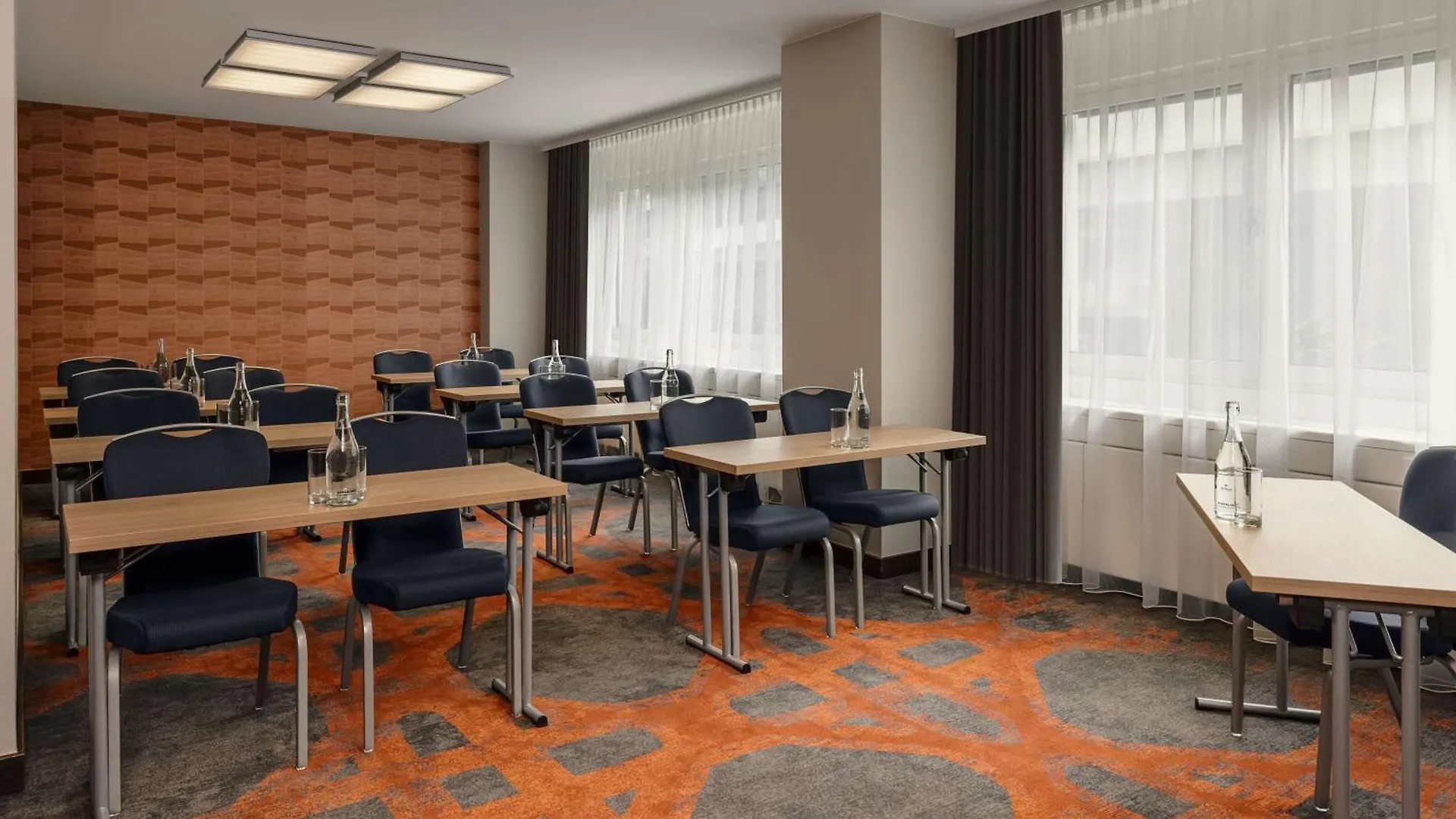 Hilton Vienna Waterfront Hotel 4*,